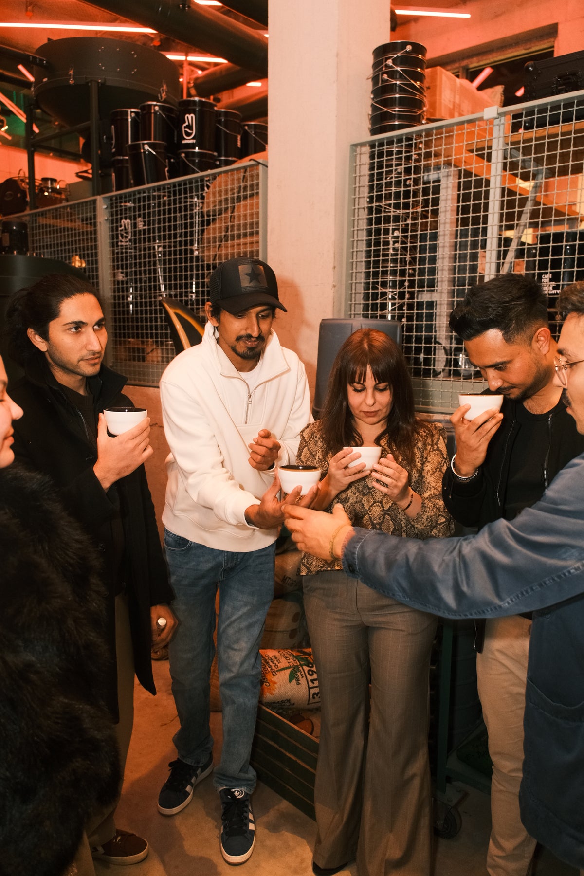 Menschen beim Coffee and Candle Workshop