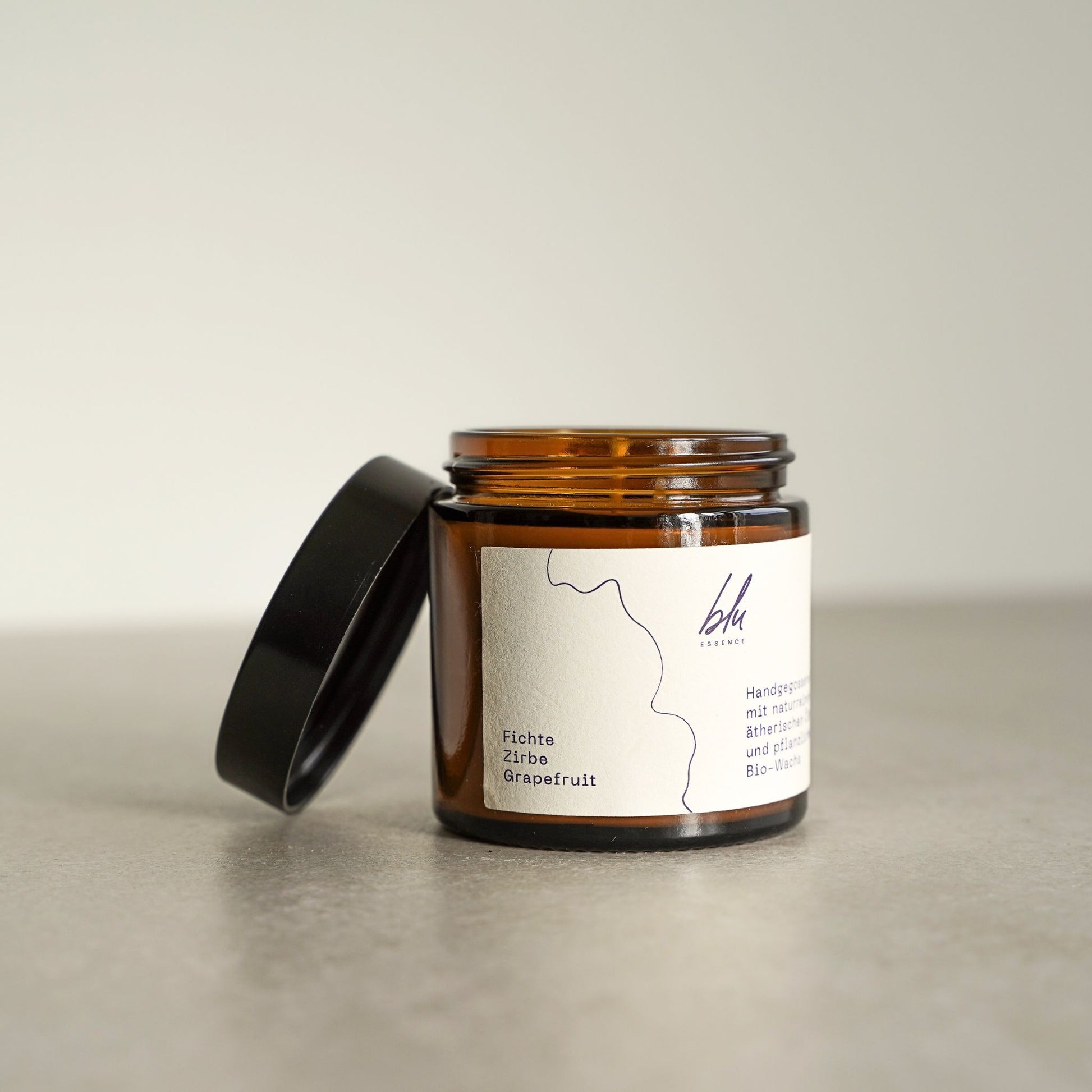 Handgegossene Aromatherapiekerze aus Bio-Sojawachs mit Fichten-, Zirben- und Grapefruitöl