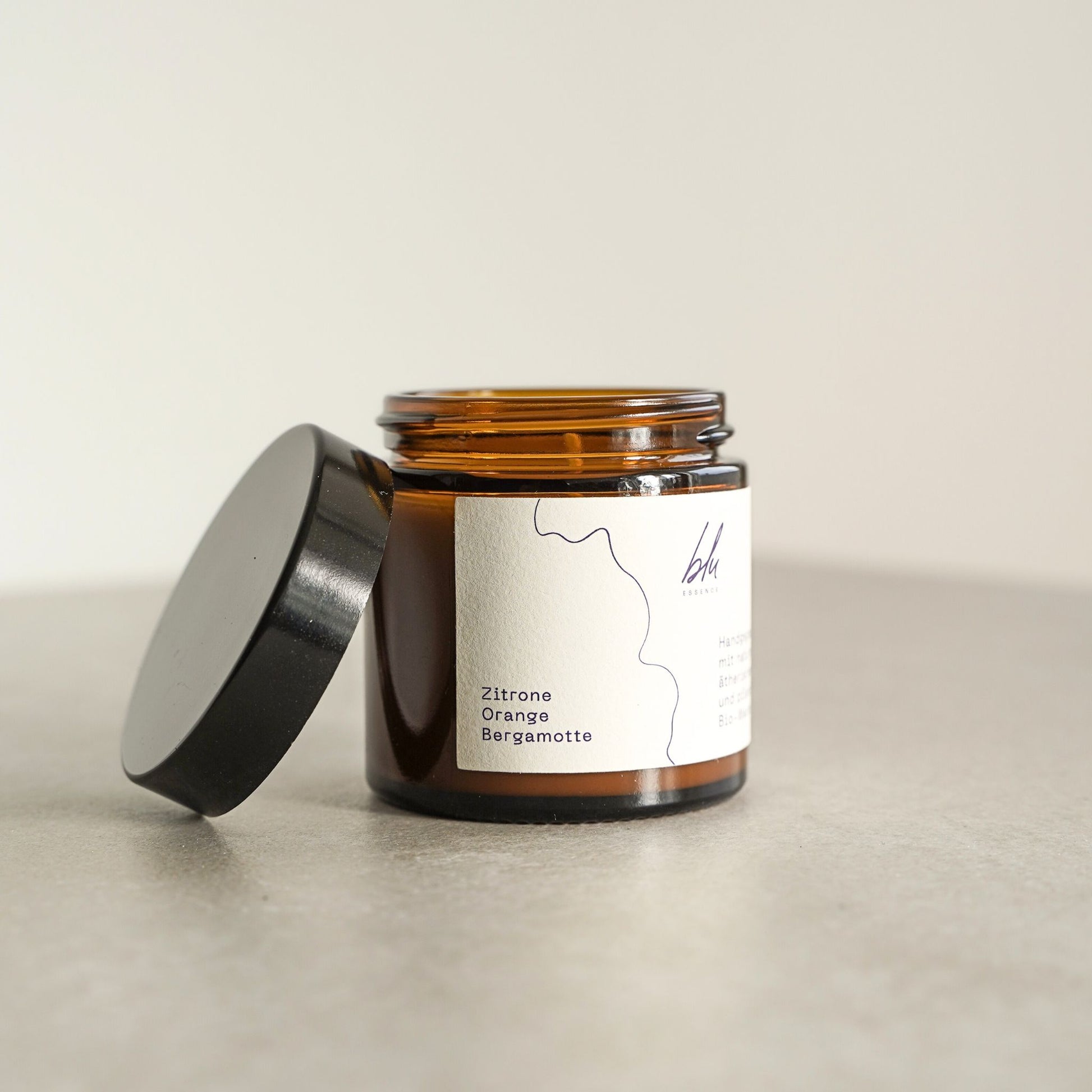 Handgegossene Aromatherapiekerze aus Bio-Sojawachs mit Zitronen-, Orangen- und Bergamotteöl